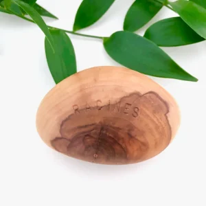 Célébrer ses racines avec un cadeau symbolique en bois précieux