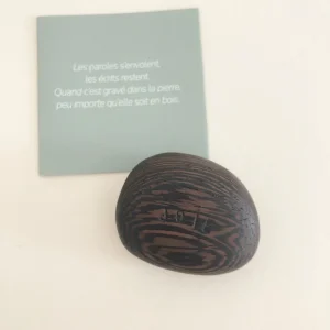 Totem précieux de joie, artisanat singulier