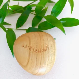 Objet symbolique gravé en bois fait main en Bretagne