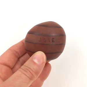 Partager sa joie, cadeau personnalisé en bois