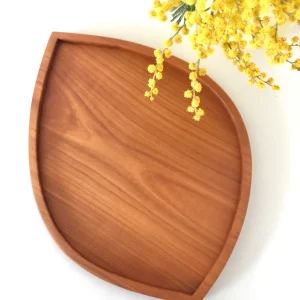 Plateau en merisier, recyclage poétique en bois ancien