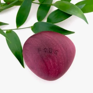 Célébrer ses liens avec un cadeau symbolique en bois précieux