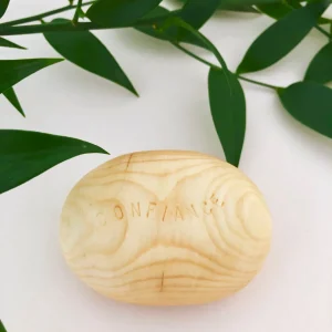Confiance en lilas, cadeau symbolique en bois
