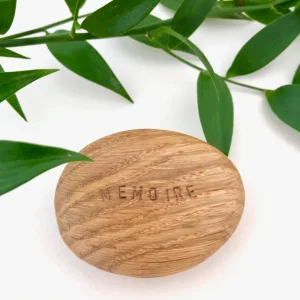 Totem, mot doux en bois de chêne à caresser